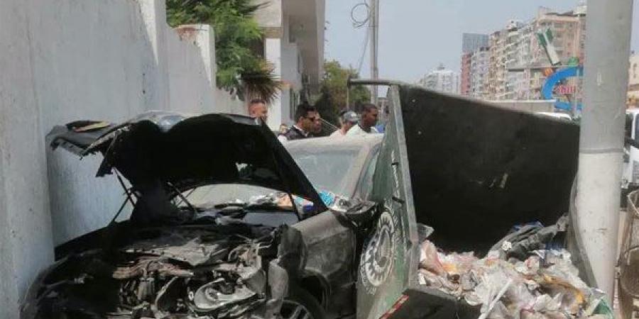 مصرع عامل نظافة صدمته سيارة ملاكي بعد صعودها الرصيف بالمنصورة (صور) - النيل نيوز