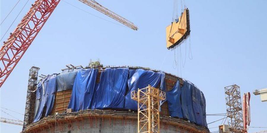 بدء تركيب المستوى الخامس لوعاء احتواء مفاعل الوحدة الأولى بمحطة الضبعة النووية - النيل نيوز