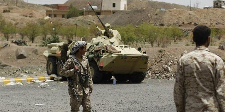 الجيش اليمني: الحوثيون استهدفوا ميناء المخا بـ6 صواريخ باليستية - النيل نيوز