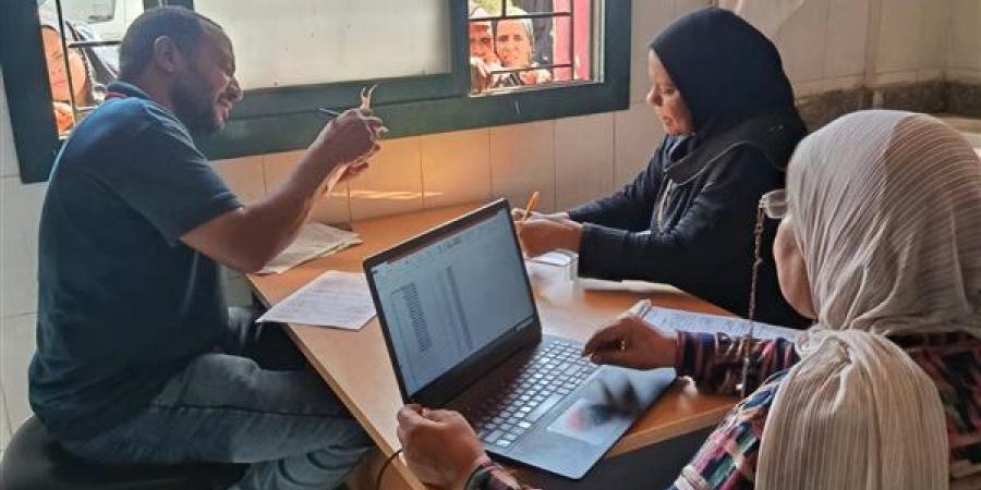 صحة قنا: القافلة الطبية بقرية أولاد عمرو تنجح في تقديم خدماتها لـ677 مواطنا (صور) - النيل نيوز
