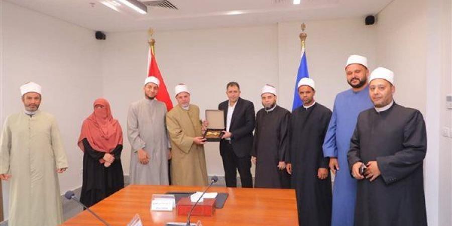 محافظ دمياط يستقبل وفد القافلة الدعوية لمجمع البحوث الإسلامية - النيل نيوز