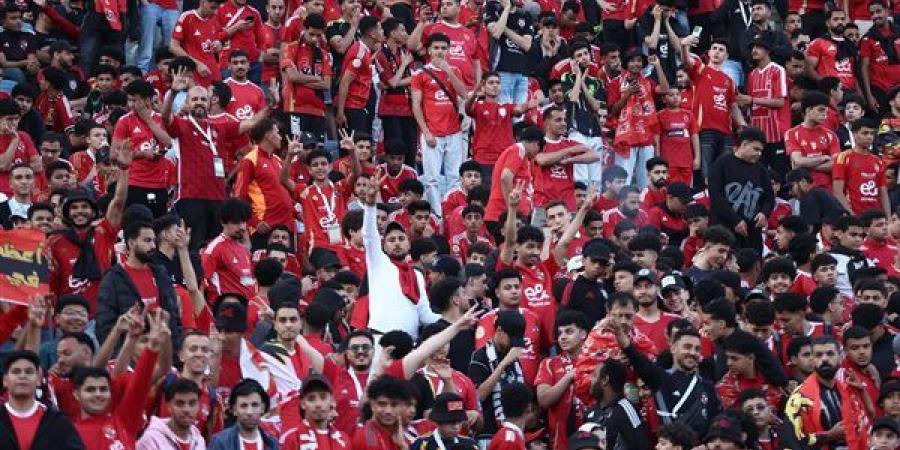 جماهير الأهلي تدعم اللاعبين رغم التأخر أمام الشرقية إنبي (فيديو) - النيل نيوز