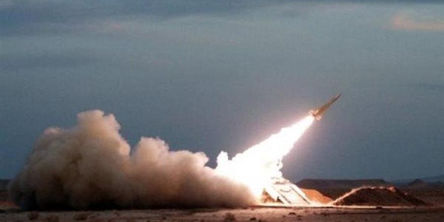 الحوثيون يعلنون استهداف ناقلة نفط سعودية بصاروخ باليستي أمام سواحل ينبع - النيل نيوز