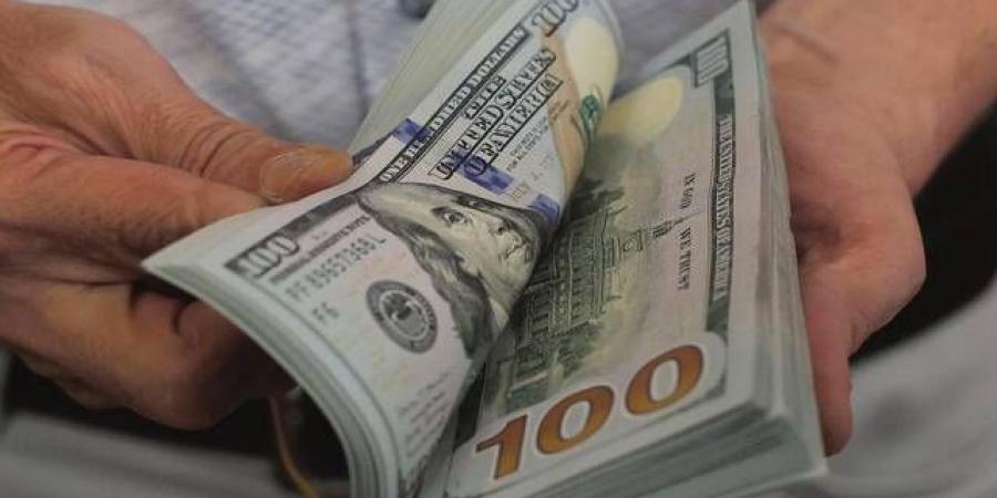 الدولار يتراجع قرب أدنى مستوياته بثلاثة أشهر وسط ضغوط مالية - النيل نيوز