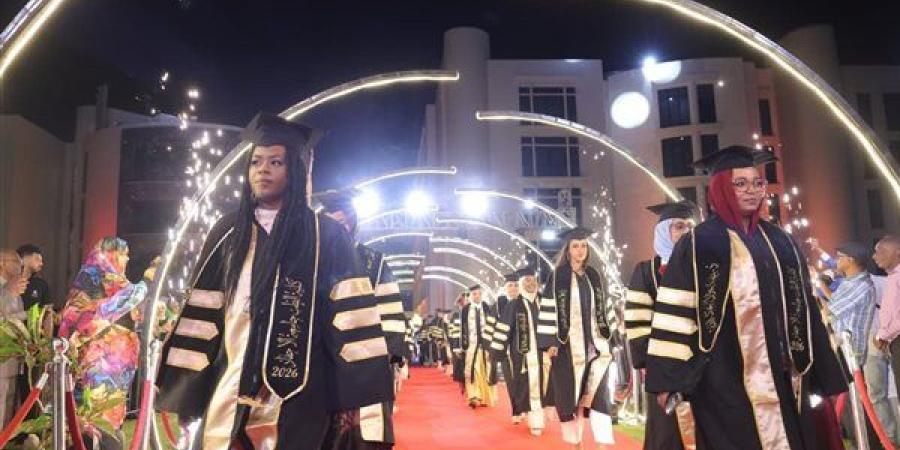 الأكاديمية العربية تحتفي بتخريج 101 طبيبة وصيدلانية من جامعة "الأحفاد" السودانية بفرع العلمين الجديدة - النيل نيوز
