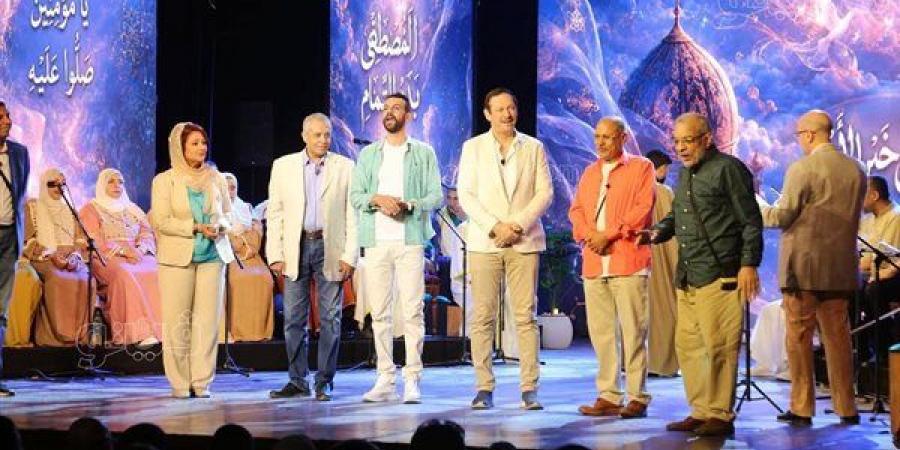 قصائد المديح النبوي تأسر قلوب جمهور احتفالية "مدد يا رسول الله" بالمسرح القومي - النيل نيوز