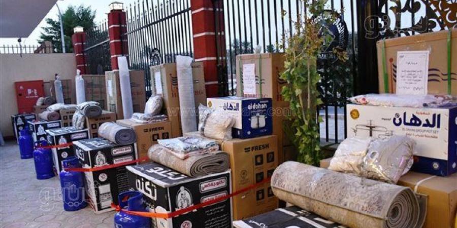 محافظ أسوان يسلم أجهزة ومستلزمات الزواج لـ51 فتاة من الأسر الأولى بالرعاية (صور) - النيل نيوز