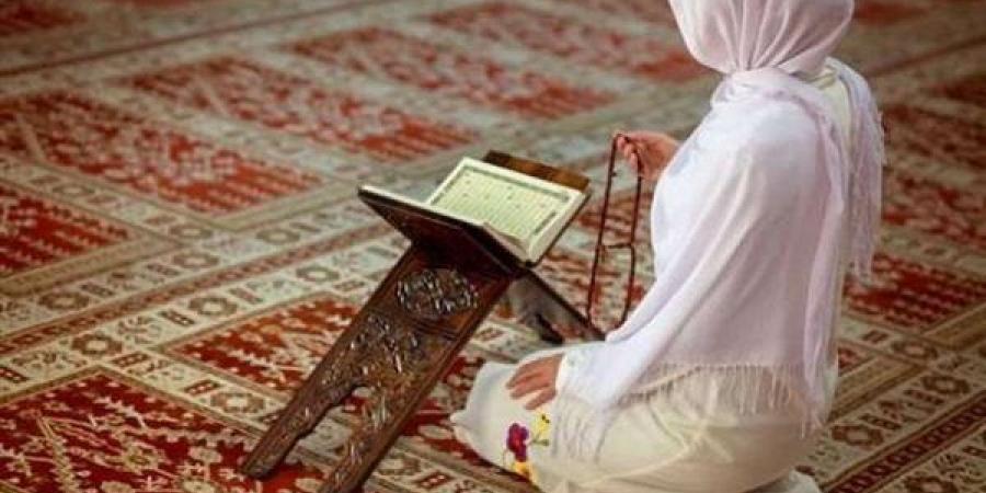 فيه خلاف، الإفتاء تحسم الجدل بشأن حكم ستر قدمي المرأة في الصلاة - النيل نيوز