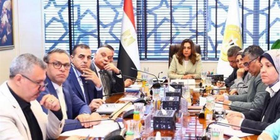 منال عوض: تنفيذ مشروعات بيئية للحد من التلوث ومواجهة آثار التغيرات المناخية - النيل نيوز