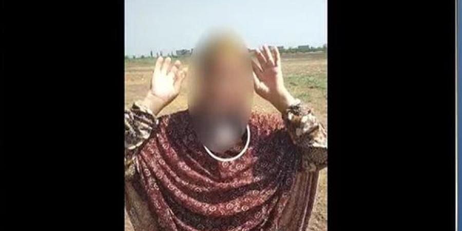 خلاف بسيط يشعل معركة عائلية بكفر الشيخ، سيدة تتهم عم زوجها بالاستيلاء على أرضه والشرطة تتدخل - النيل نيوز