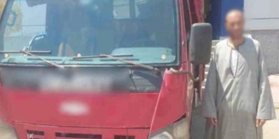 يهدد حياة المواطنين، ضبط سائق نقل ظهر في فيديو مثير بالفيوم - النيل نيوز