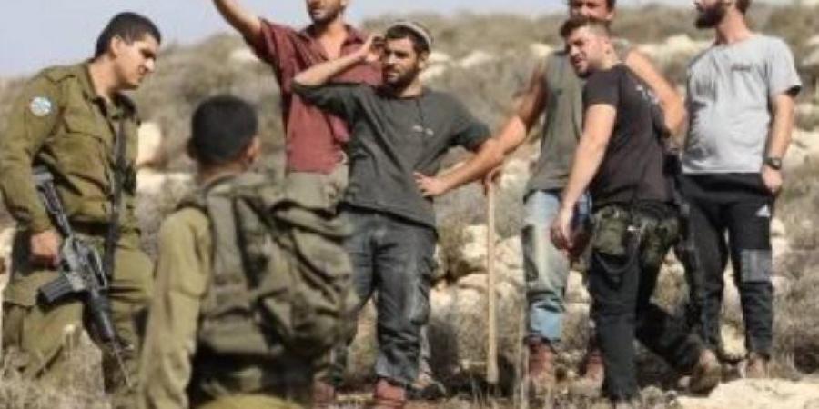 مستوطنون يحتجزون ناشطا بريطانيا فى الضفة الغربية قبل تسليمه للشرطة - النيل نيوز