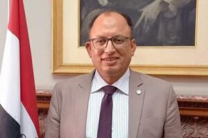 الدكتور عبدالعزيز قنصوة ينعهد إلى الدكتور السيد قنديل بإدارة أعمال رئيس جامعة العاصمة