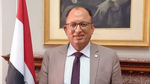الدكتور عبدالعزيز قنصوة ينعهد إلى الدكتور السيد قنديل بإدارة أعمال رئيس جامعة العاصمة