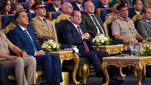الرئيس السيسي يدعو الأسر المصرية للتعاون مع الدولة في حماية الأطفال من مخاطر وسائل التواصل الاجتماعي