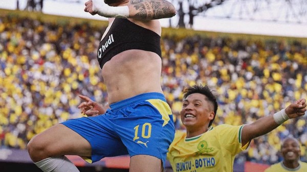 صن داونز الجنوب أفريقي يحقق كأس القارات الثلاث بعد انتصاره على أهلي جدة 2-1