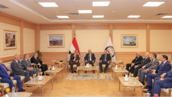 النائب العام يلتقي وفدًا من مجلس القضاء الأعلى