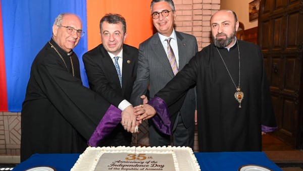 وزير التموين يشارك في احتفالية الذكرى الخامسة والثلاثين لاستقلال أرمينيا بمنطقة السفارة