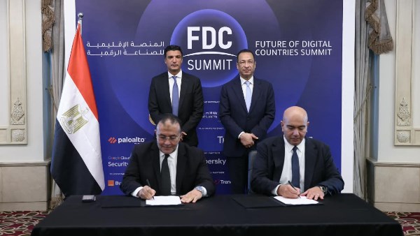 وزير الاتصالات يعلن عن تطوير استراتيجية وطنية شاملة لمراكز البيانات بحلول نهاية العام الحالي