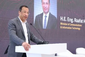 وزير الاتصالات يبرز أهمية العنصر البشري في تعزيز ريادة الدولة في قطاع التكنولوجيا