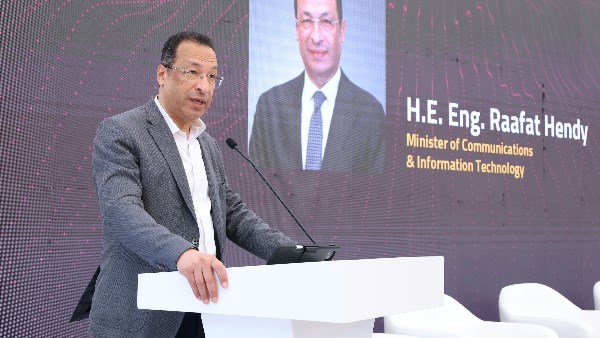 وزير الاتصالات يبرز أهمية العنصر البشري في تعزيز ريادة الدولة في قطاع التكنولوجيا
