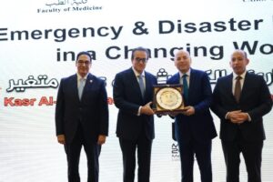 محافظ القاهرة يبرز مساهمة قصر العيني في تحسين خدمات طب الطوارئ والاستجابة لحالات الطوارئ