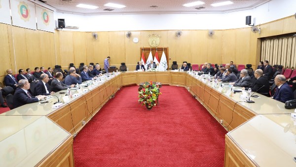 رئيس مجلس الدولة يؤكد على أهمية تحسين بيئة العمل وتسهيل المهام للمستشارين