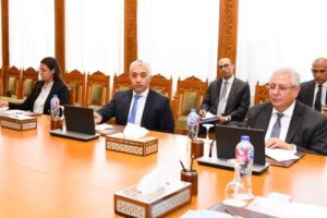وزير الخارجية يلتقي بوفد من قطاع الهجرة الدولية لمناقشة قضايا مكافحة الهجرة غير الشرعية والاتجار بالبشر