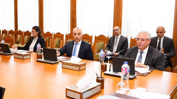 وزير الخارجية يلتقي بوفد من قطاع الهجرة الدولية لمناقشة قضايا مكافحة الهجرة غير الشرعية والاتجار بالبشر