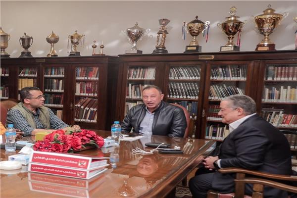 الأهلي يوضح موقفه بشأن التوترات الإدارية في ملف الكرة بين الخطيب وياسين منصور وعبدالحفيظ