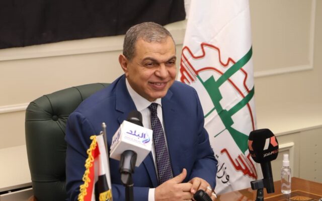 محمد أبو العينين يُعبر عن حزنه لوفاة والدة محمد سعفان وزير القوى العاملة الأسبق