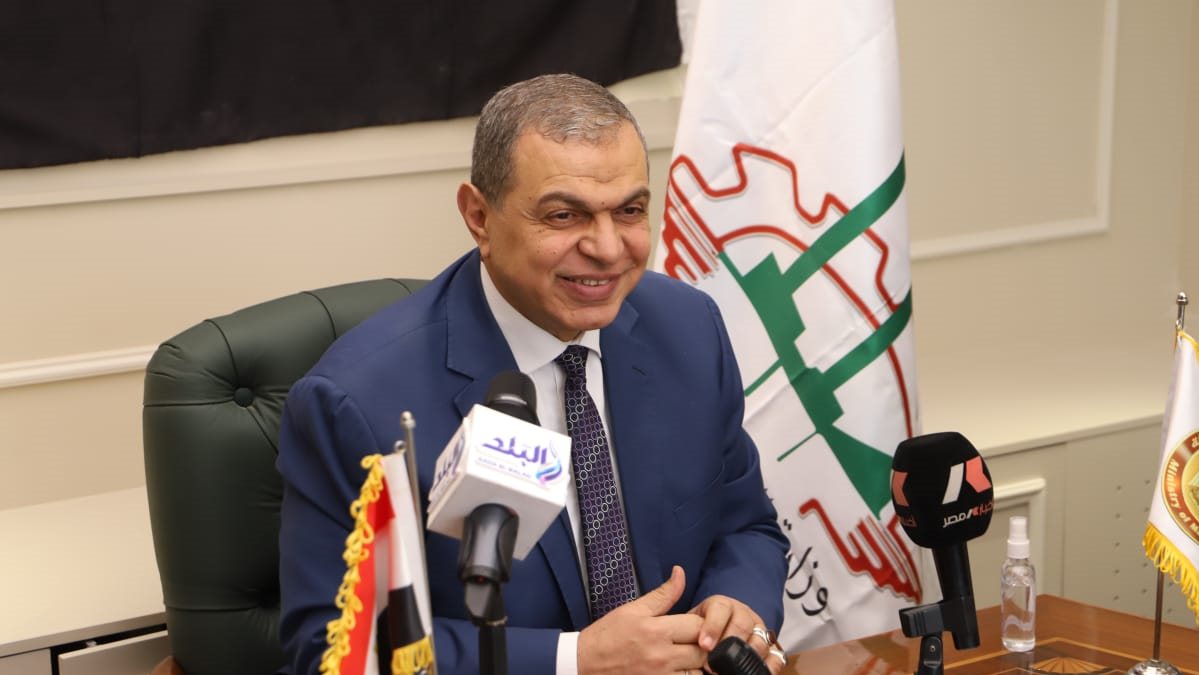 محمد أبو العينين يُعبر عن حزنه لوفاة والدة محمد سعفان وزير القوى العاملة الأسبق