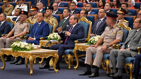 «السيسي يؤكد على أهمية الحفاظ على الدولة المصرية بصرف النظر عن شخص الرئيس»