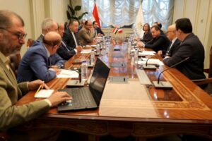 وزير التعليم العالي والسفير الفرنسي يستعرضان تقدم مشروع الحرم الجامعي الجديد في القاهرة