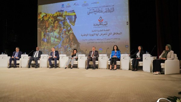 وضع استراتيجية لحماية الهوية المصرية في مواجهة المخاطر الرقمية والأفكار المتطرفة بحسب مسؤولين وخبراء