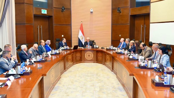 نائب رئيس الوزراء يشرف على تطوير صناعة الغزل والنسيج ويشدد على أهمية الشراكة مع القطاع الخاص