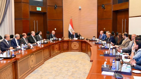 الحكومة تطرح مشروعات كبرى في مجالات الفندقة والسياحة والتجارة لتعزيز مساهمة القطاع في الاقتصاد الوطني وزيادة عوائد الأصول