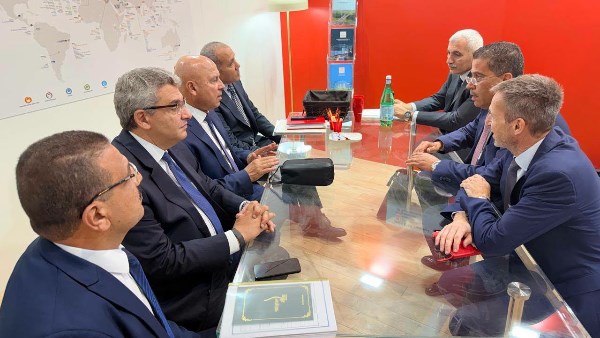 وزير النقل يستعرض فرص التعاون مع المجر خلال مشاركته في «إينوترانس ببرلين» ويفقد كبرى الشركات العالمية في صناعة السكك الحديدية