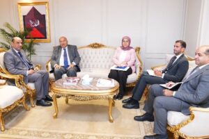 تعاون جديد بين «العمل» و«اللجنة الوطنية» لمكافحة الهجرة غير الشرعية يوفر بدائل آمنة للشباب ويضع استراتيجية على مدى 10 سنوات