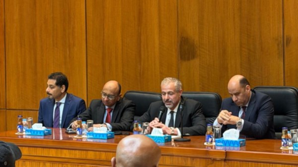 وزير العمل يناقش مطالب الجالية المصرية في لقاء موسع بعمان