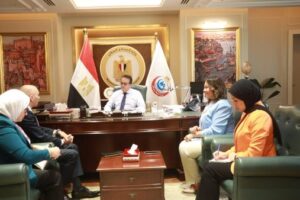 وزير الصحة يناقش مع سفير مصر في لبنان سبل تحسين نظام الرعاية الصحية الشاملة