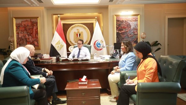 وزير الصحة يناقش مع سفير مصر في لبنان سبل تحسين نظام الرعاية الصحية الشاملة