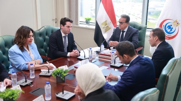 وزير الصحة المصري يناقش تطوير خدمات الإسعاف الجوي عبر الطائرات الهليكوبتر