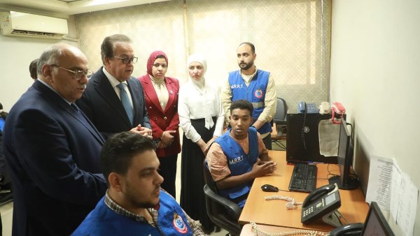 وزير الصحة يزور مركز الخدمات الطارئة 137 ويشدد على ضرورة الاستجابة الفورية لطلبات المواطنين