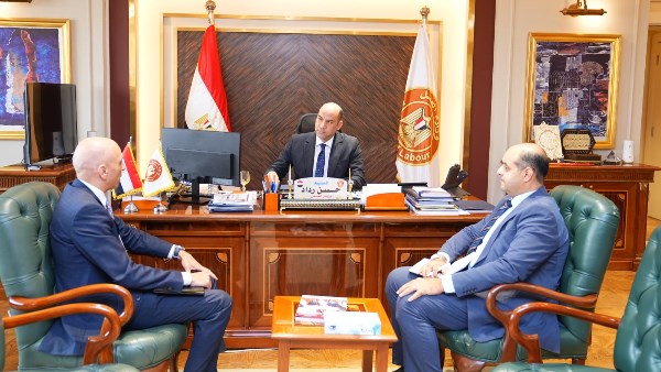 وزير العمل يجري محادثات مع السفير المصري في لبنان حول قضايا العمالة المصرية