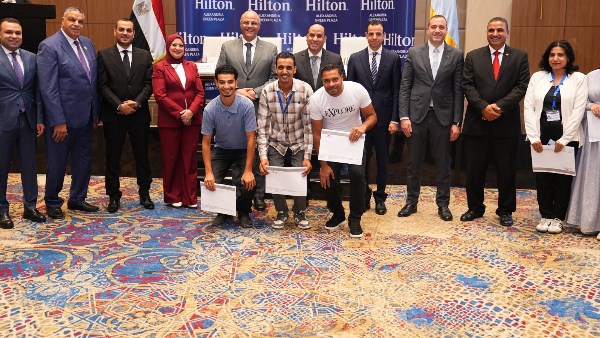 وزير العمل يوزع عقود توظيف على ذوي الهمم في زيارته لإسكندرية