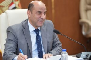 العمل تعلن عن اعتماد 5732 شخصًا كمساعدين في خدمات الصحة