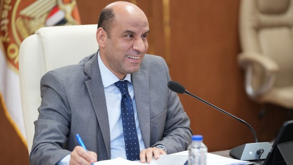 العمل تعلن عن اعتماد 5732 شخصًا كمساعدين في خدمات الصحة