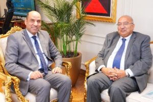وزير العمل يستعرض سبل مكافحة الهجرة غير الشرعية من خلال تعزيز التدريب والتوظيف