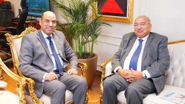 وزير العمل يستعرض سبل مكافحة الهجرة غير الشرعية من خلال تعزيز التدريب والتوظيف
